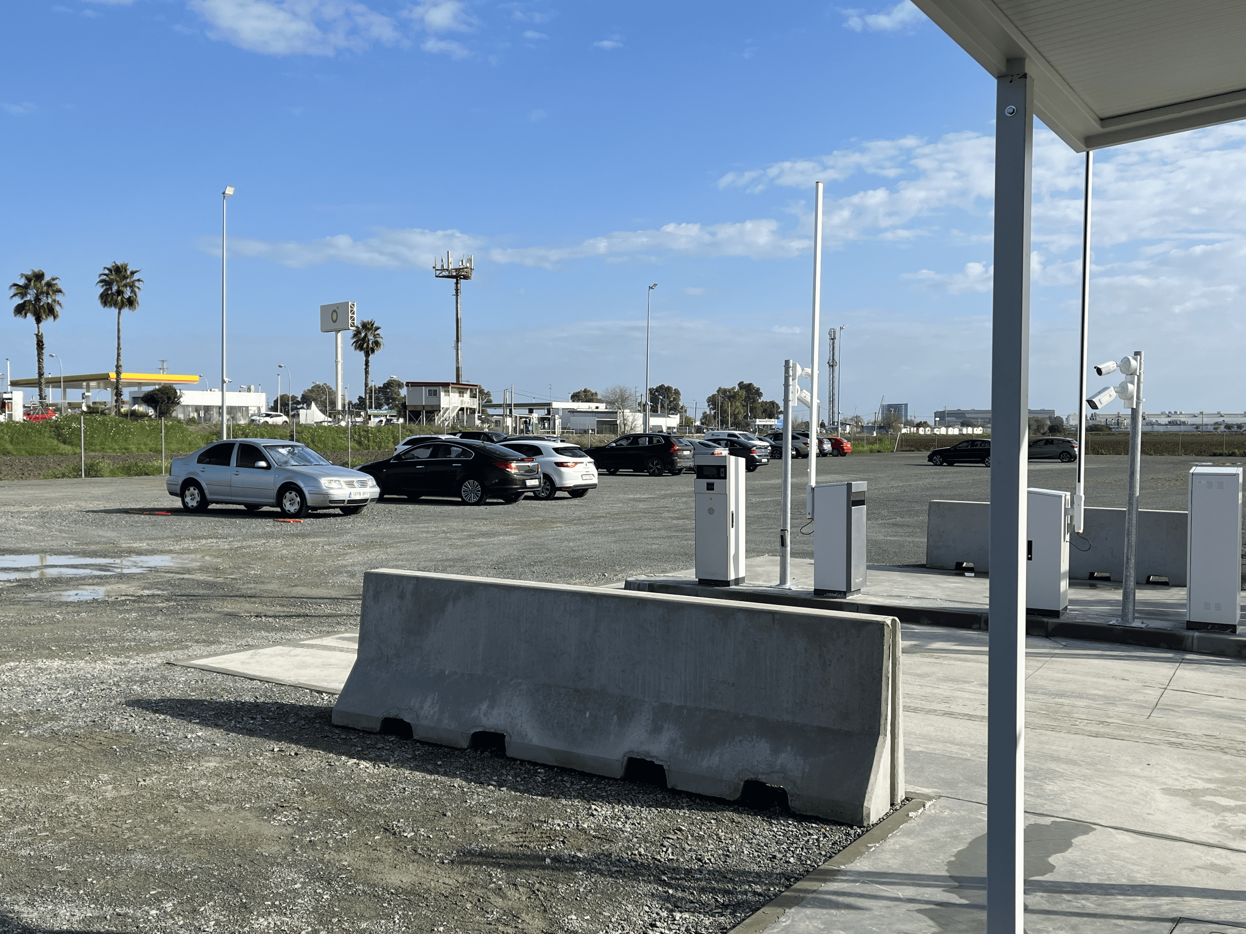 interior o exterior del Parking Aeropuerto Sevilla 24Plus, aspecto seguro y vigilado