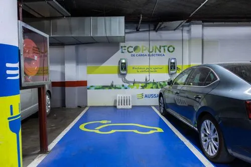 Carga coche eléctrico parking Mercado de Triana